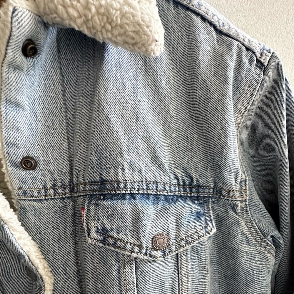 Levi's Light Blue Denim Sherpa-Lined Jacket - Picture 3 of 7